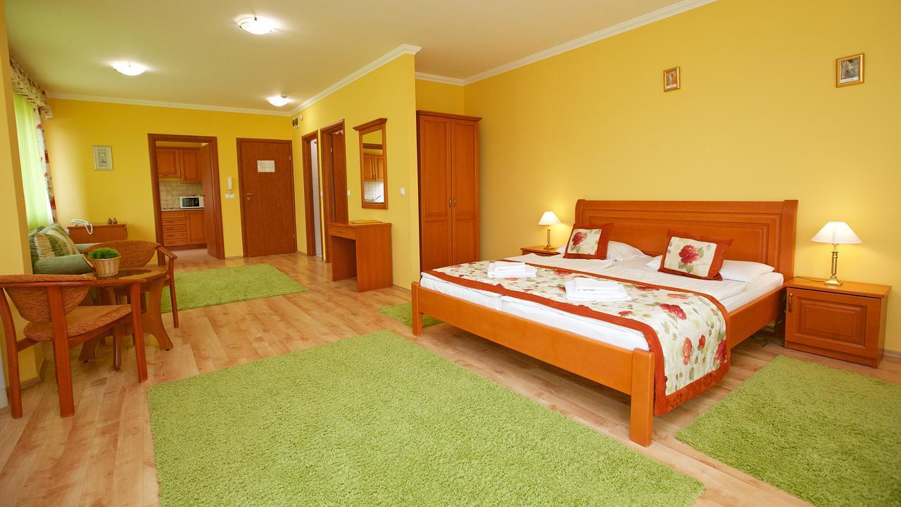 Hotel Jarja Hajdúszoboszló Exterior foto